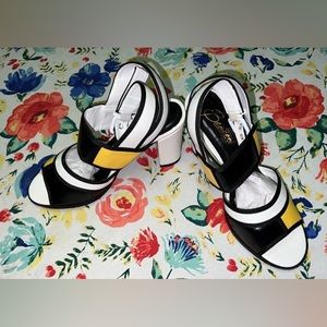 These shoes are stunning color blocked..😵😵